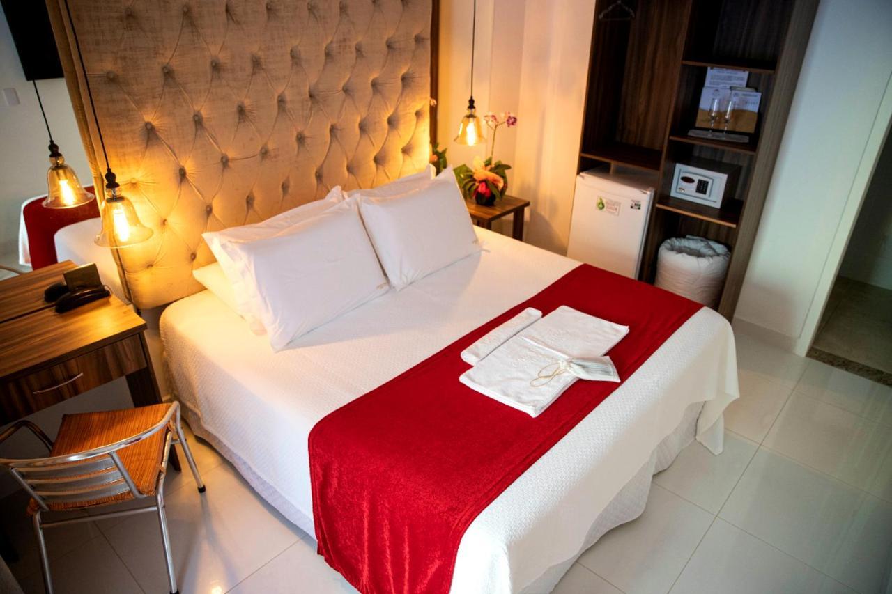 Quarto com Cama Queen-size e Banheira de Hidromassagem